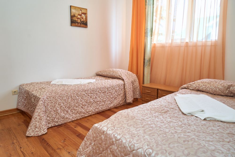 Family Apartment, Каприз 