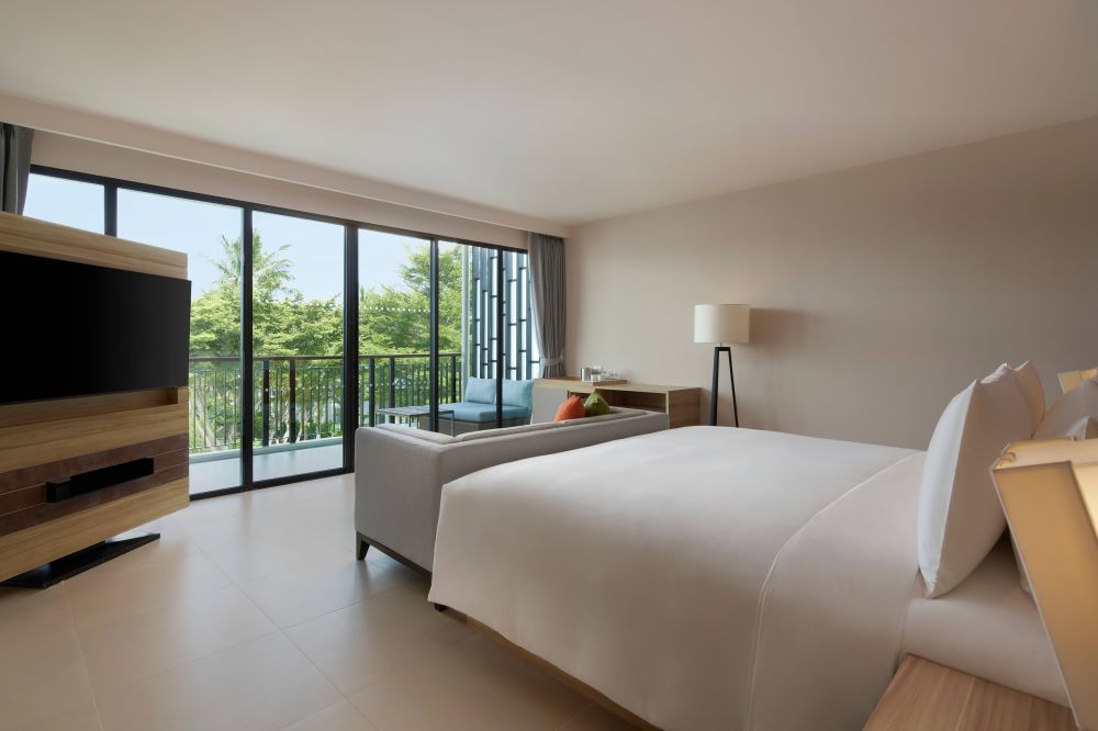 Larger Guest Room GV/ PV/ PA, Le Meridien Phuket Mai Khao Beach Resort 4+