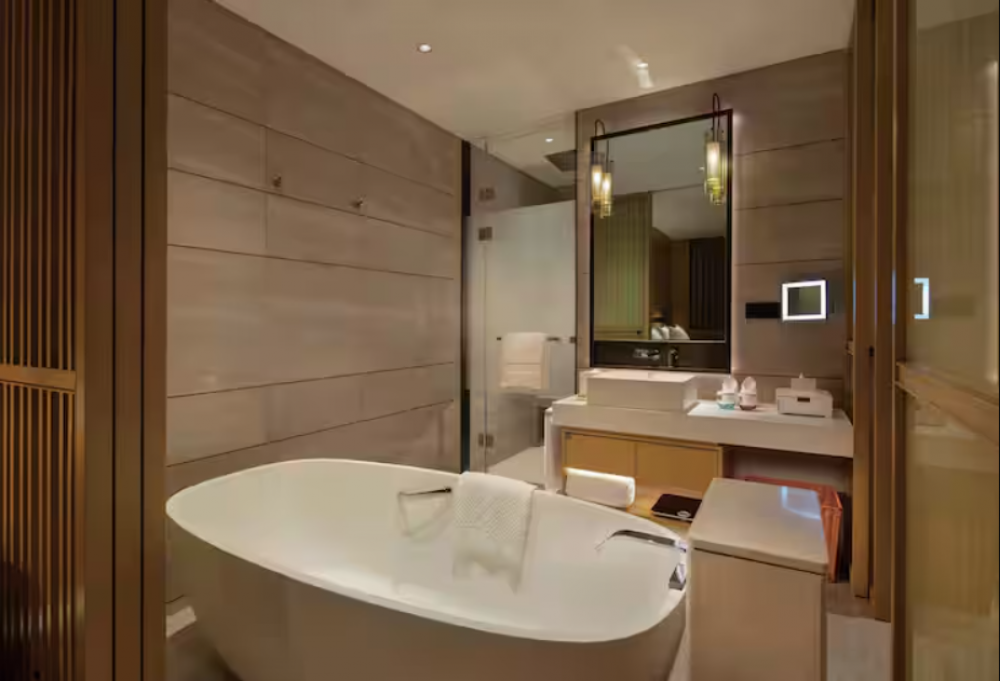 Deluxe/Deluxe Lake View, DoubleTree by Hilton Hainan Xinglong Lakeside 5*