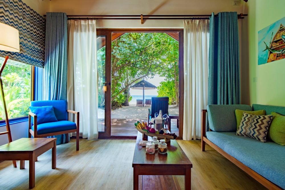 Deluxe Beach Villa, Reethi Faru Resort 4*