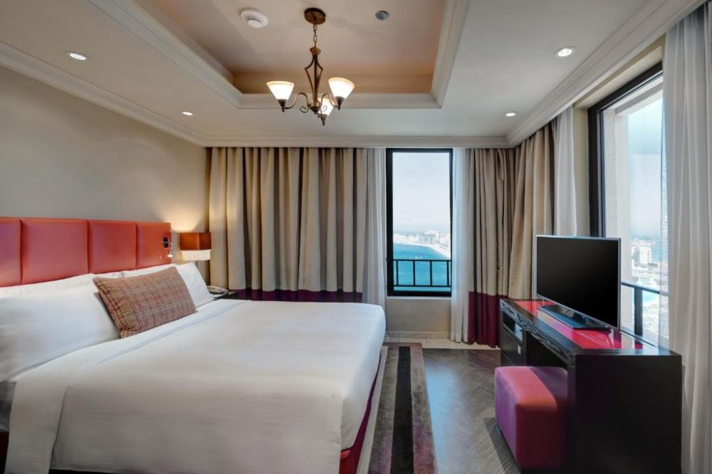 City View/ Sea View One Bedroom Suite, Arjaan By Rotana 4*