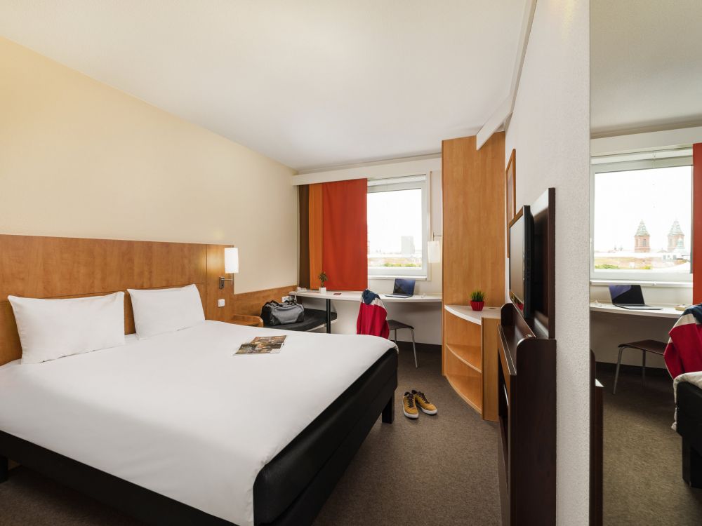 Double Standard, Ibis Praha Mala Strana 3*