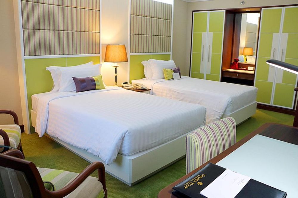 Deluxe Room, Golden Tulip Sovereign 4*