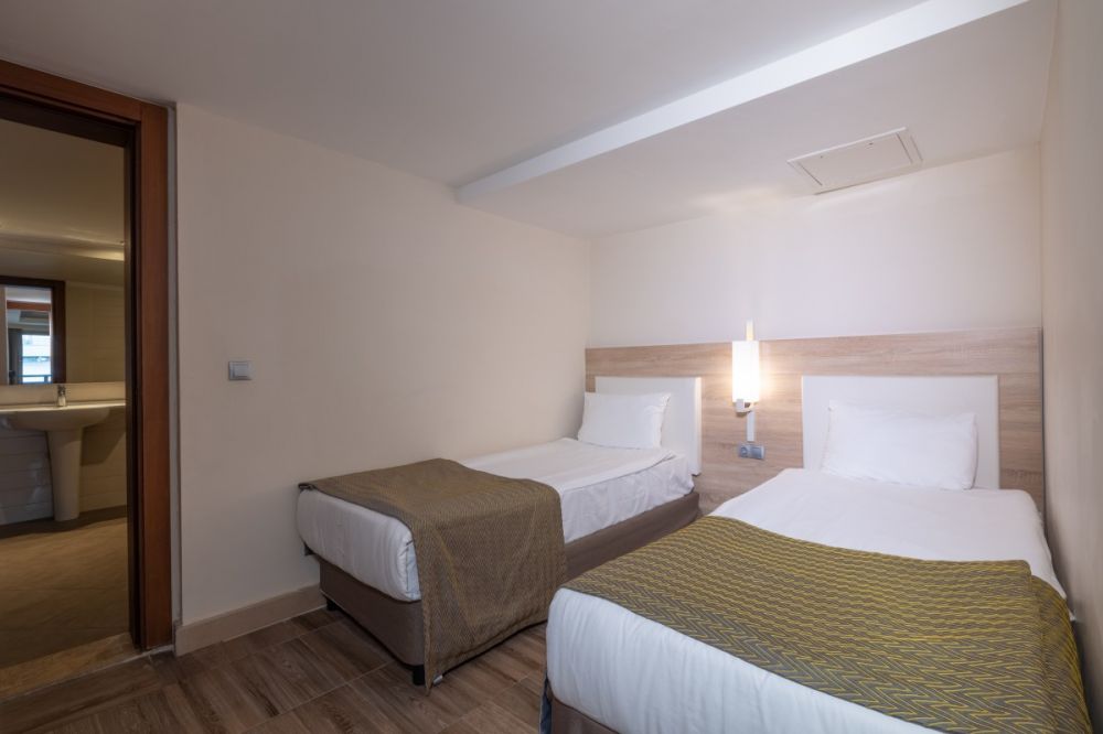 Pool Family Room, Crystal Prestige Elite Pearl Collection (ex. Crystal Prestige Elite) 5*