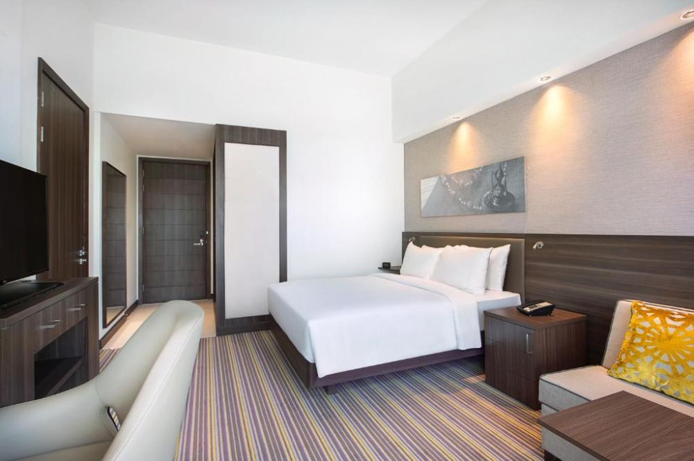 Queen with Sofa bed, Hampton by Hilton Dubai Airport 3*