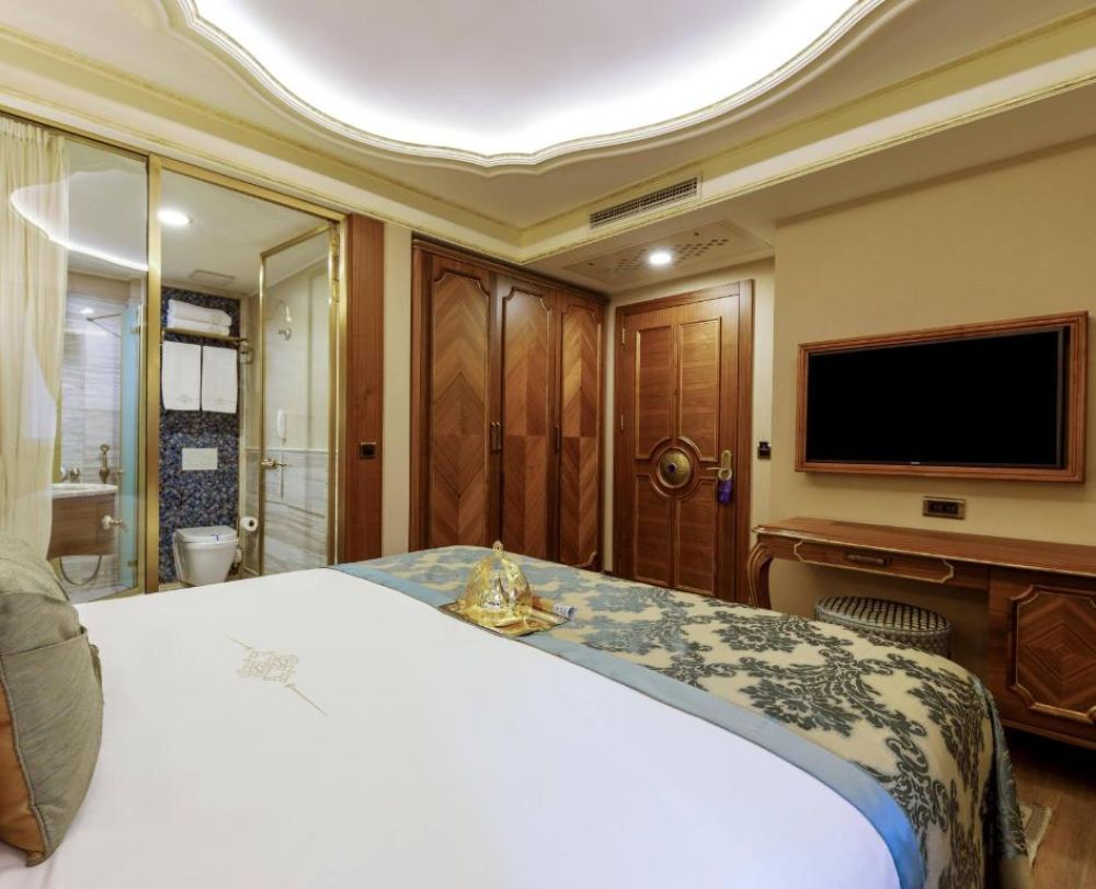 Standart CV, Romance Istanbul Hotel 5*