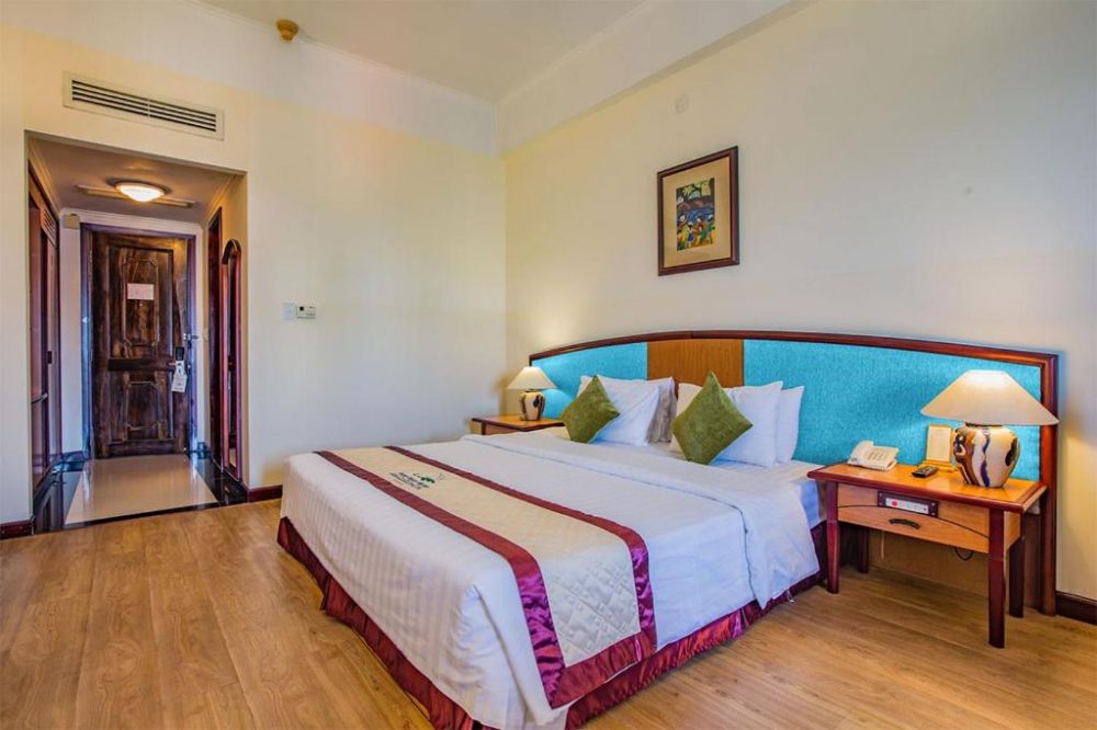 Deluxe Room, Yasaka Saigon Nha Trang 4*