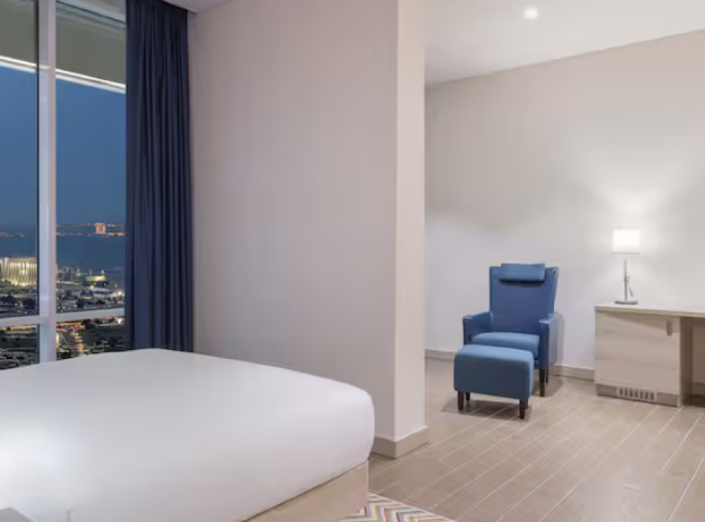 City View/ Sea View Queen Room, Hampton by Hilton Doha Old Town 3*