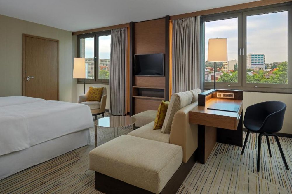 Executive, Sheraton Grand Tbilisi Metekhi 5*