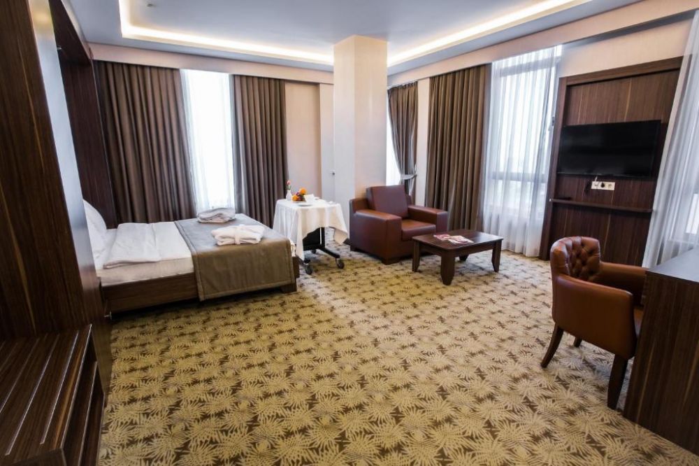 Standard Room, Renaissance Palace Baku 5*