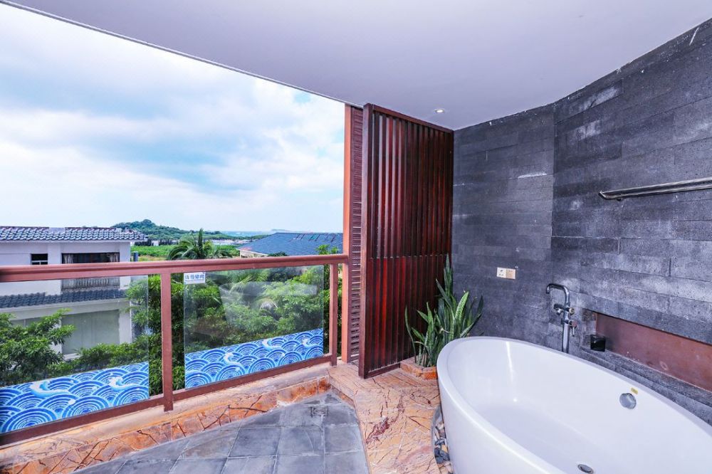 Deluxe Garden View Twin/ Deluxe Garden View Family, Marina Spa Hotel Sanya 4*