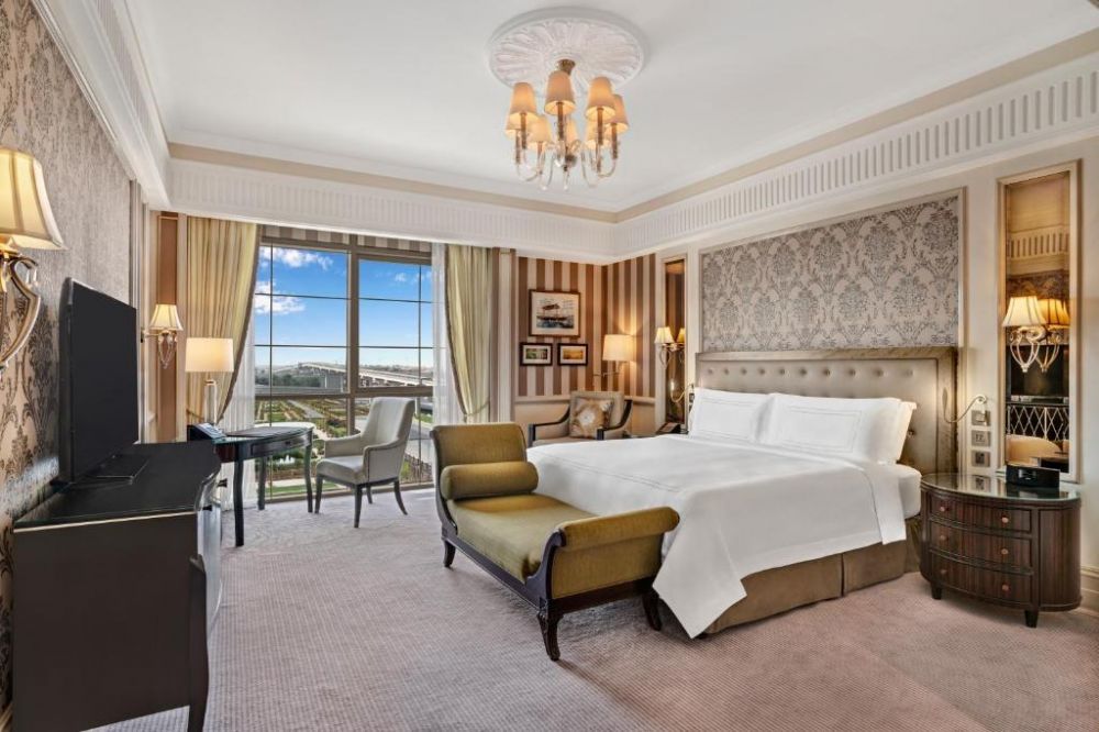 Grand Deluxe Room, Habtoor Palace Part of Hilton’s New LXR Collection 5*