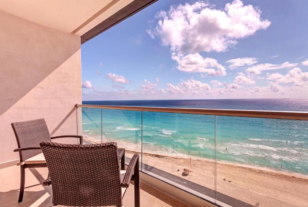 Luxury Suite Sunset/ Ocean Front, Royalton CHIC Suites Cancun | Adults Only 5*