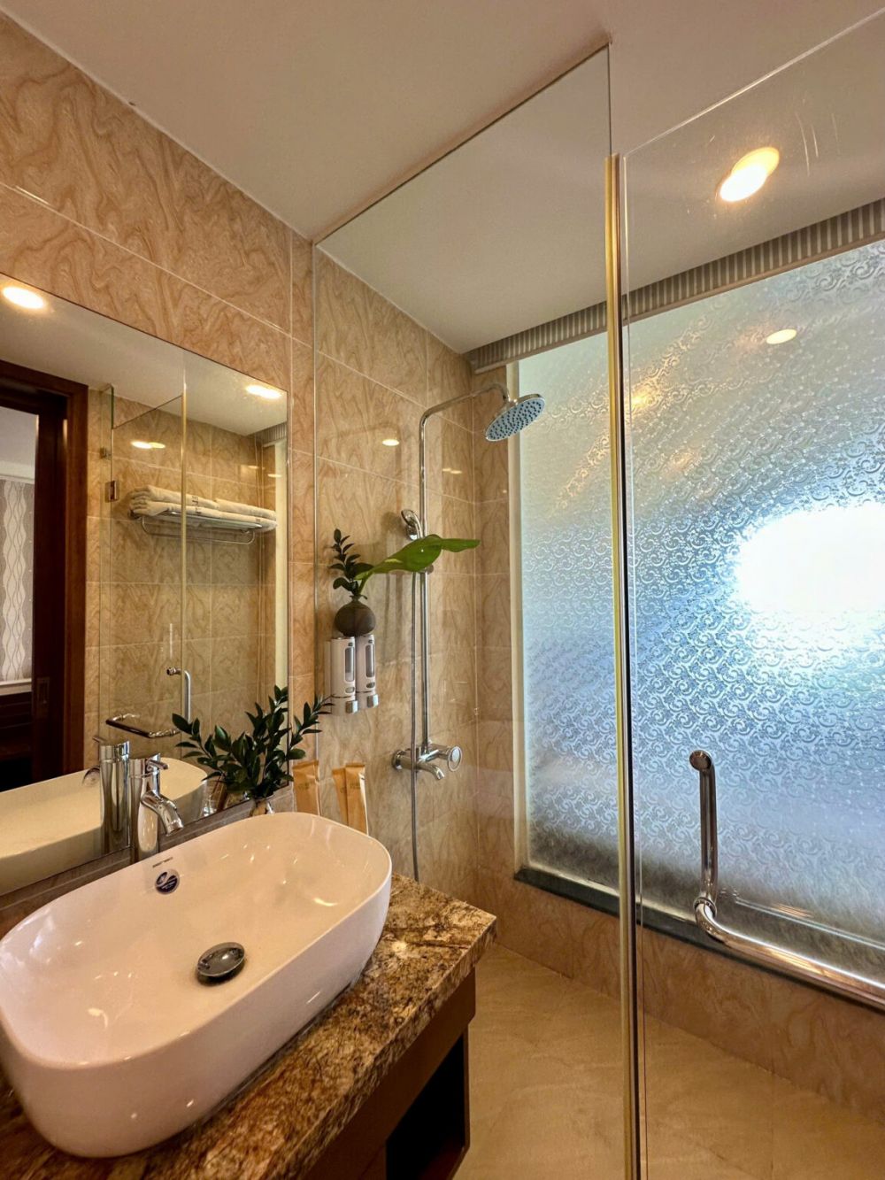 Deluxe King/Twin City View, Century Hotel Da Nang 4*