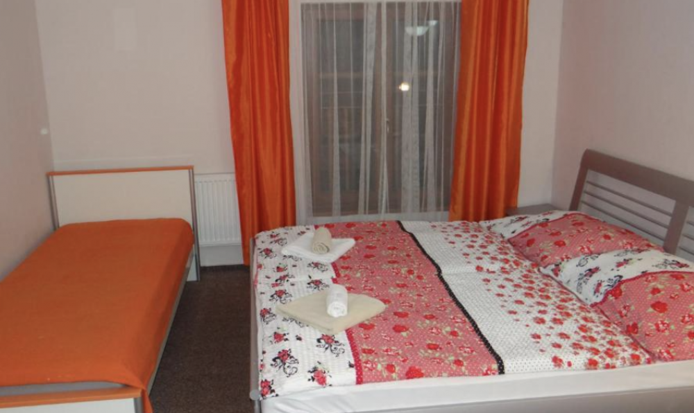 Triple Room, Pension Europa 3*