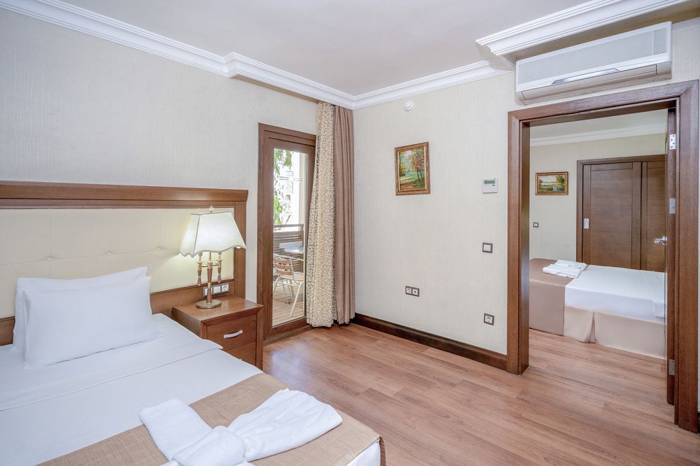 Club Family Room, Latanya Park Resort Hotel 4*