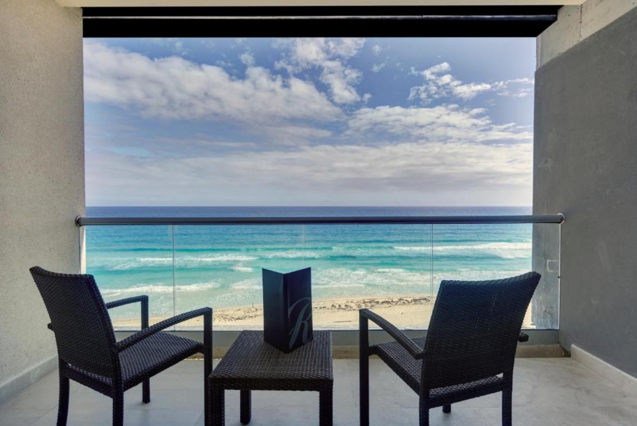 Luxury Junior Suite Ocean Front Diamond Club, Royalton CHIC Suites Cancun | Adults Only 5*