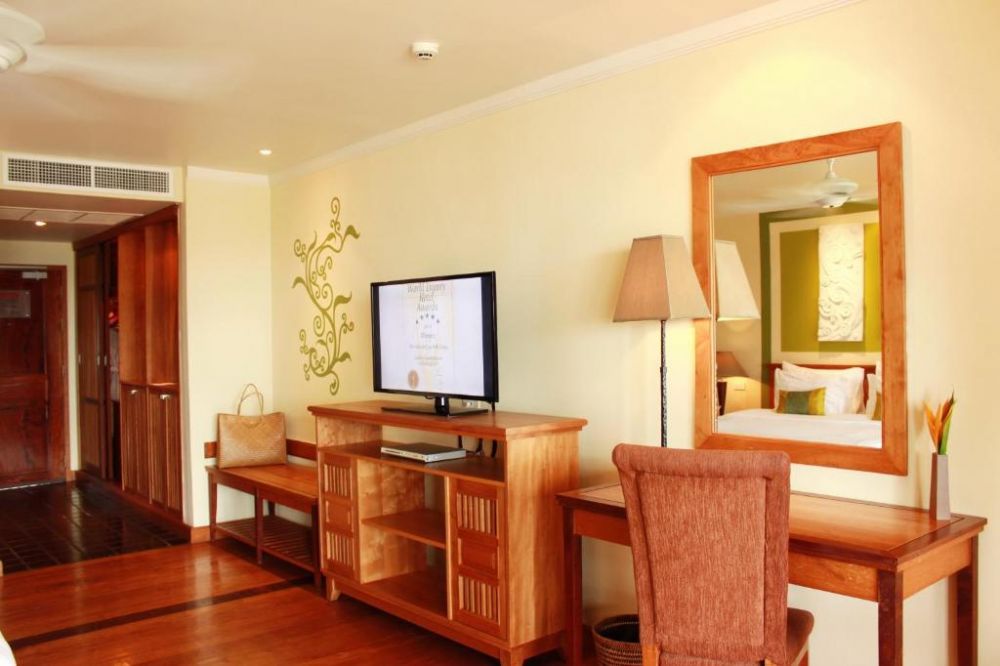 Grand Deluxe Ocean Facing/ Premium Wing, Emerald Cove Koh Chang 5*