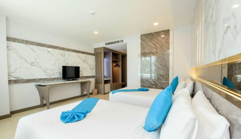 Superior Room, Crystal Palace Pattaya 3*