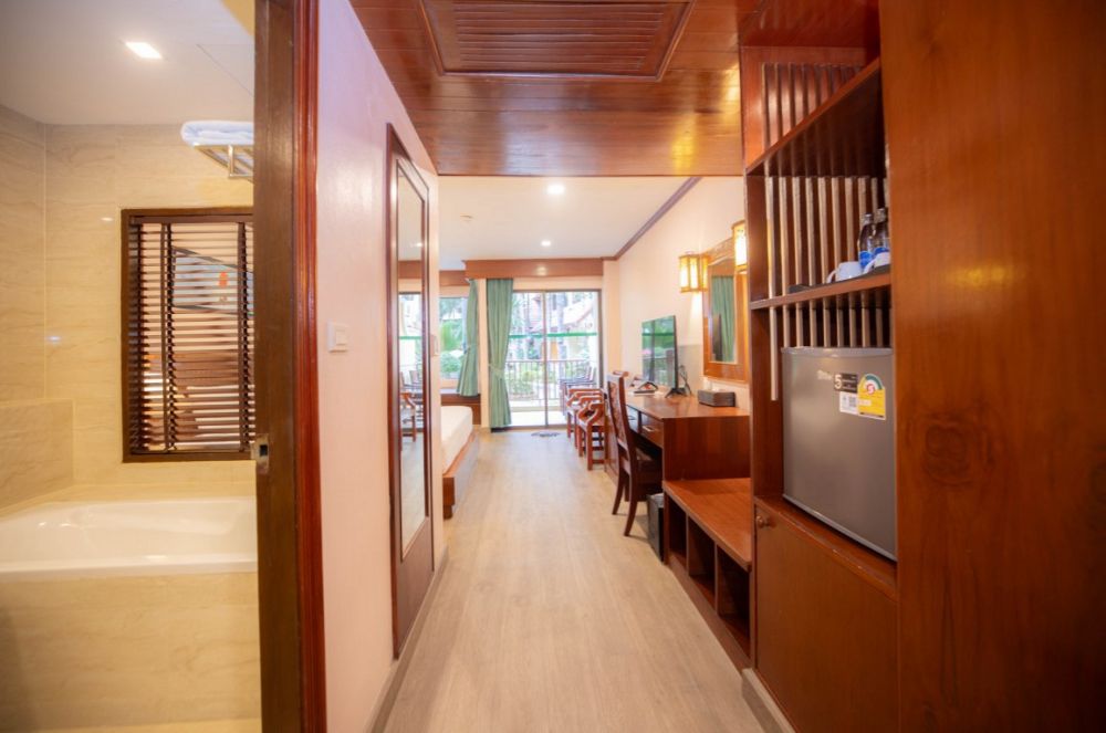 Pool Side Access, Baumanburi Hotel 3*