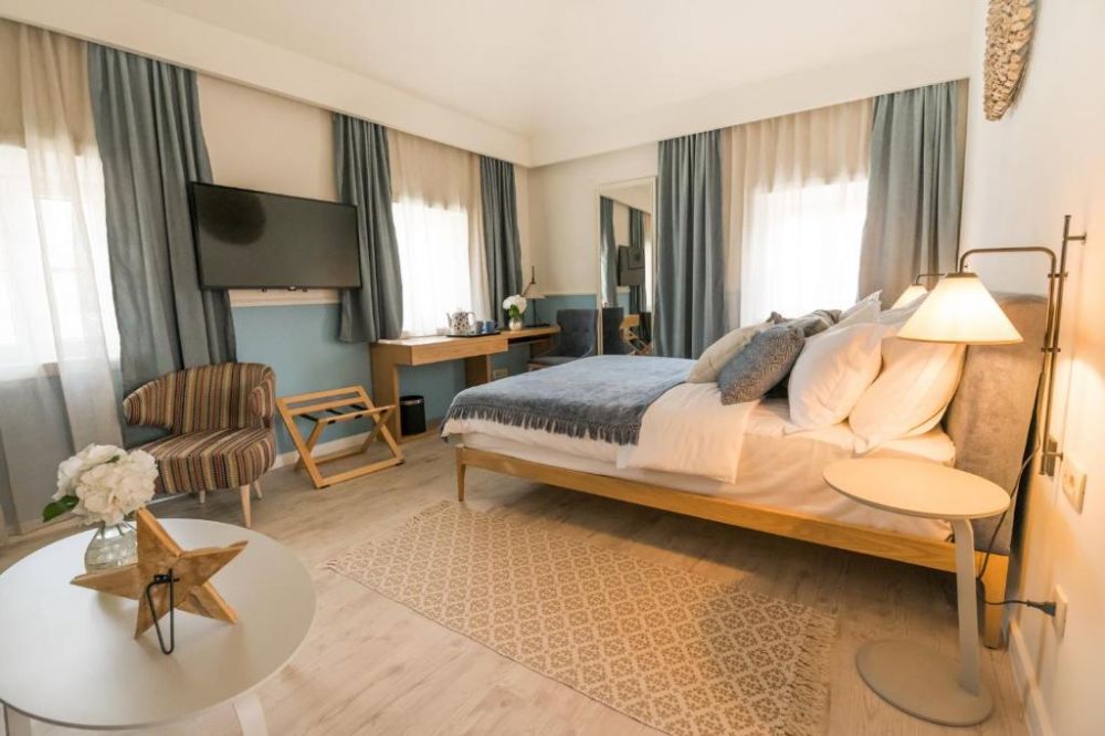 Deluxe Suite, La Villa Boutique Hotel 4*