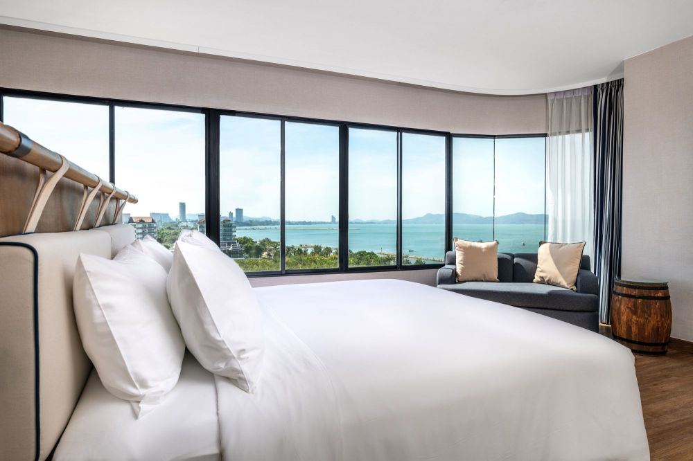 King Bed Junior Suite, Ocean Marina Jomtien 4*