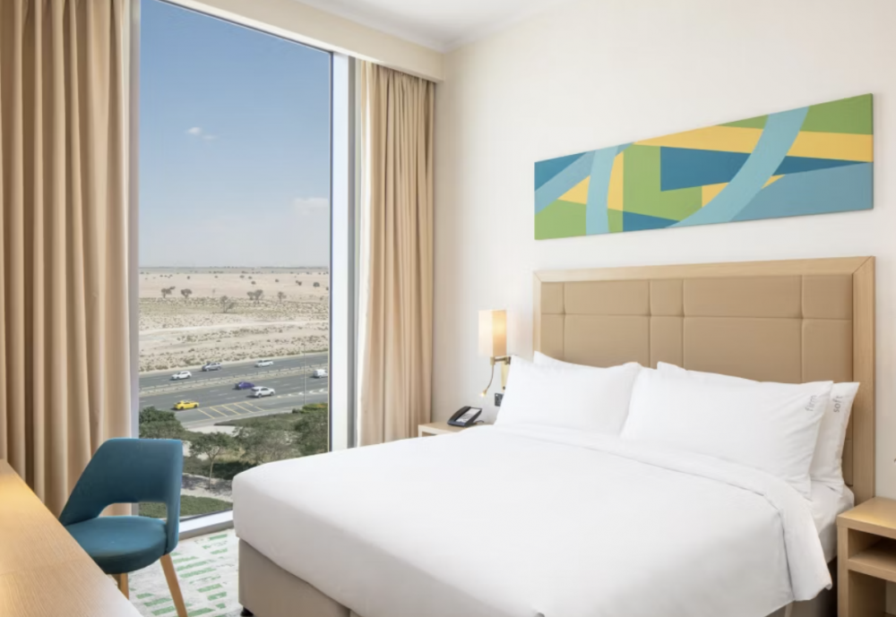 Junior Suite, Holiday Inn And Suites Dubai Science Park 4*