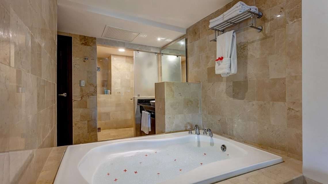 Luxury Jacuzzi Junior Suite Diamond Club, Royalton Splash Punta Cana 5*