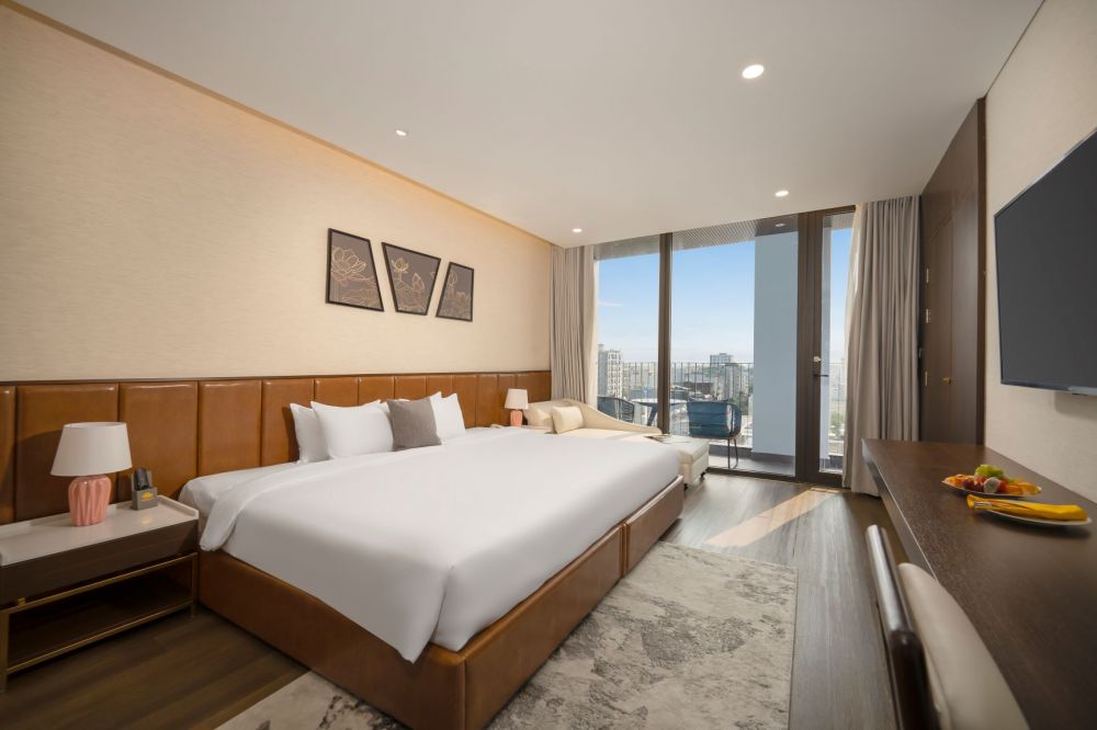 Deluxe City View with Balcony, Golden Lotus Grand Hotel 4*