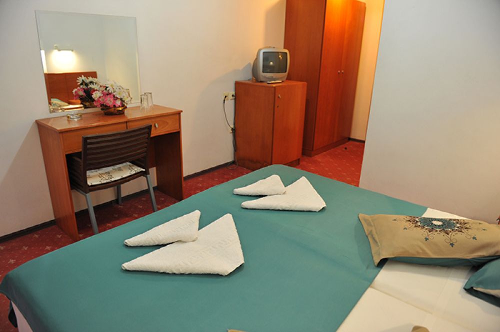 Standard, Heleni Beach Hotel 2*