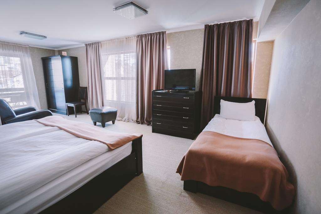 Triple Room, Good Aura 4*