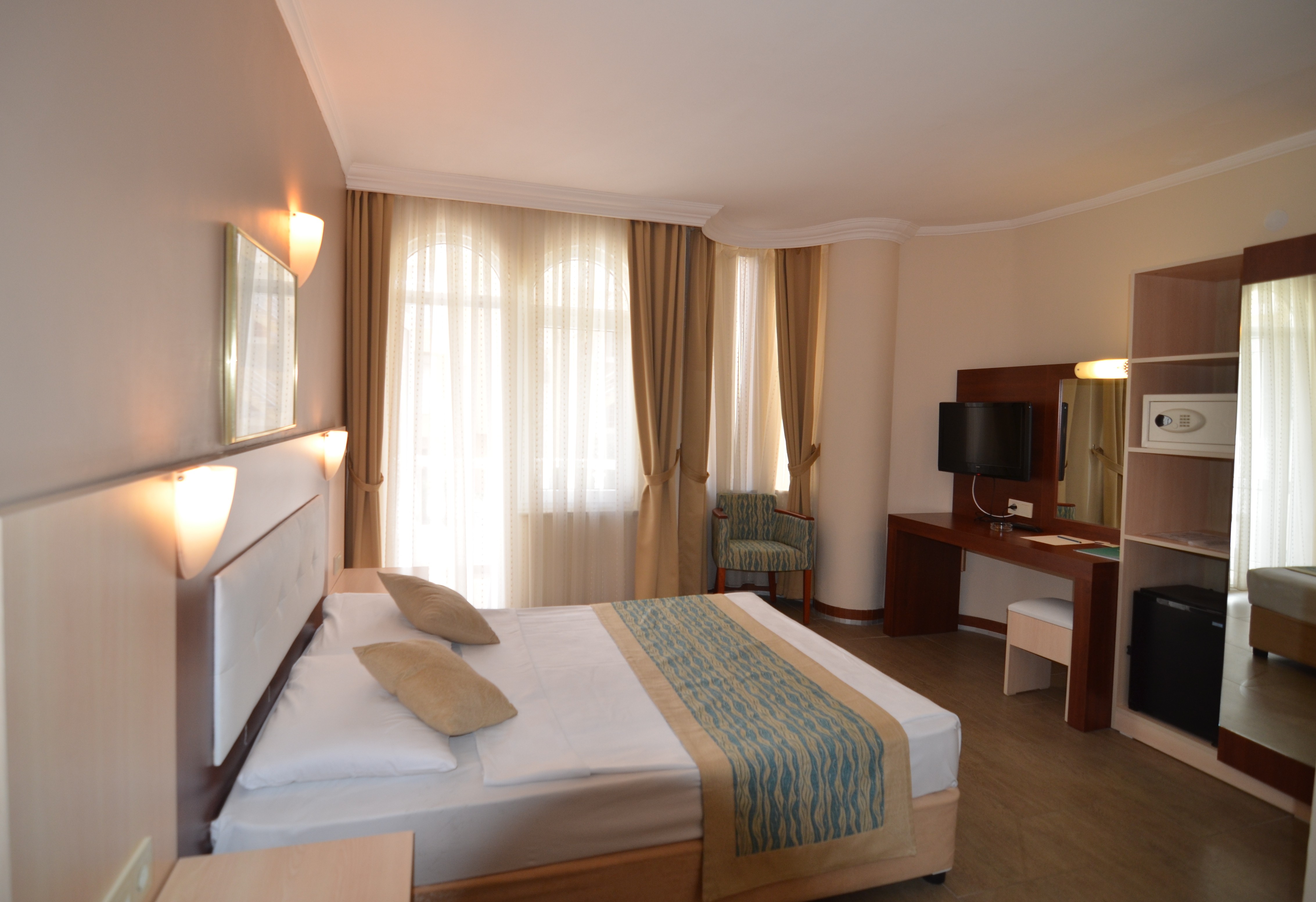 Standard, Hotel Artemis Princess 4*