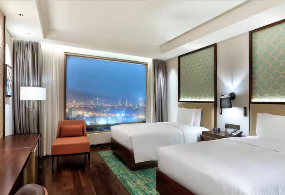 Guest Room Ocean View, Hilton Da Nang 5*