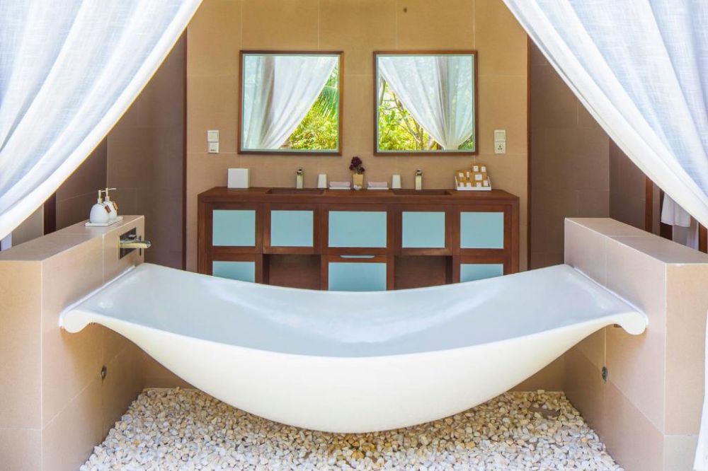 Chic Suite, Fusion Resort Cam Ranh 5*