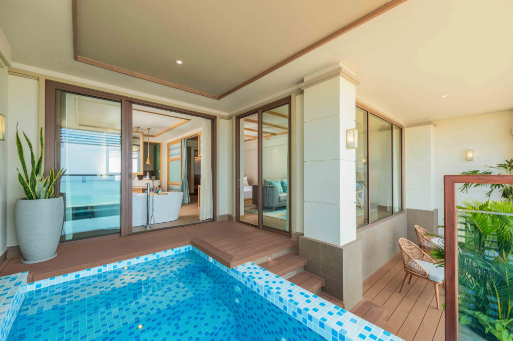 Golf View Pool King Suite, Fusion Resort & Villas Danang 5*