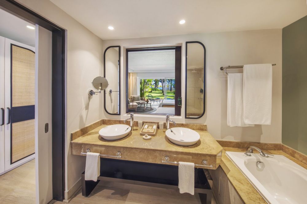 Deluxe/Deluxe Ground Floor, Victoria Beachcomber Resort & SPA 4*