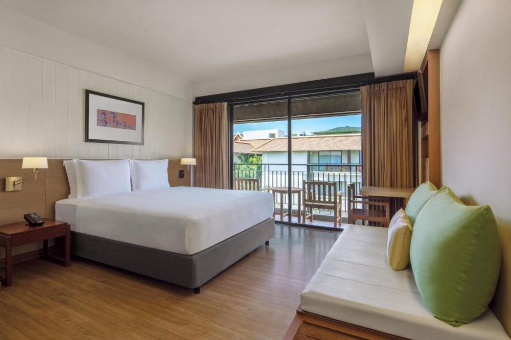 Deluxe Balcony Room, DoubleTree by Hilton Phuket Banthai Resort 4*