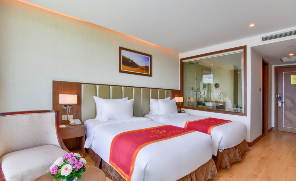 Grand Deluxe Partial Sea View, Regalia Gold Hotel Nha Trang 5*