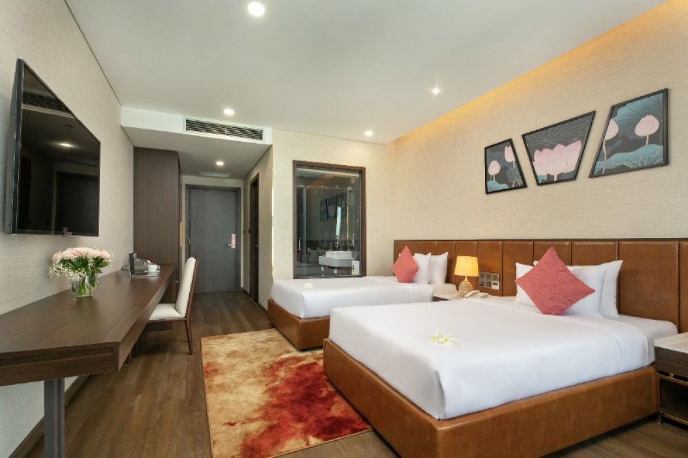 Deluxe City View with Balcony, Golden Lotus Grand Hotel 4*