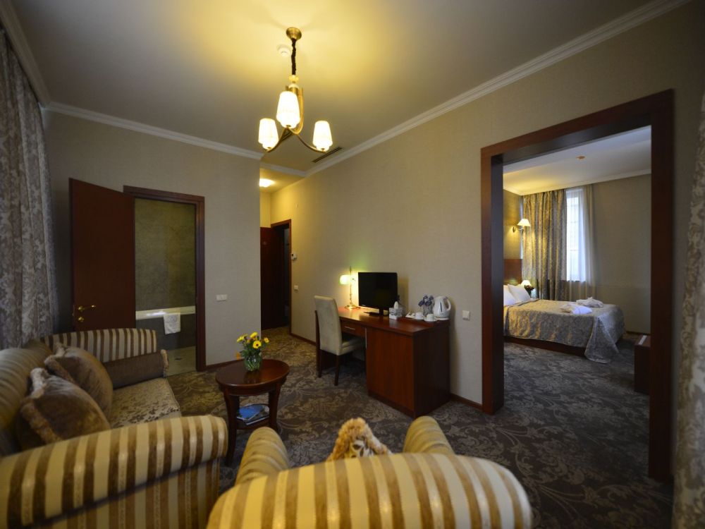 Suite, Astoria Tbilisi 4*