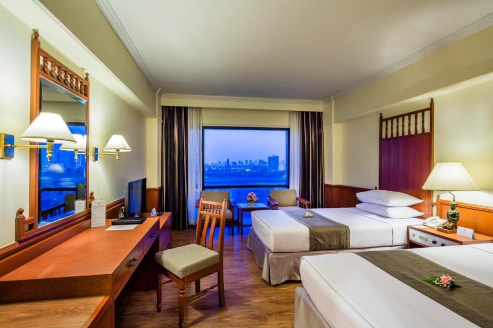 Executive, Bangkok Palace Hotel 4*