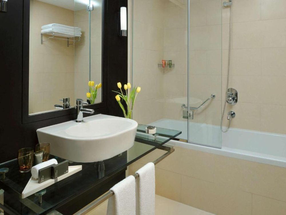 Junior Suite, Movenpick Hotel Jumeirah Lakes Towers 5*