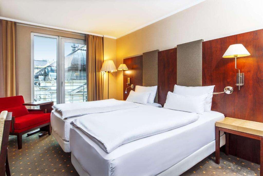 Standard, NH Budapest City 4*