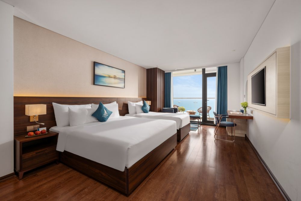 Grand Beach Front Triple, Canvas Danang Beach Hotel 4*