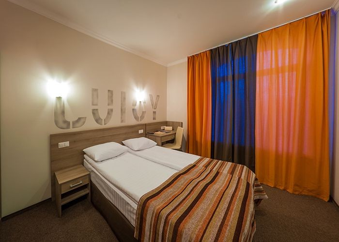 Standart, Raziotel м. Бориспольская 3*