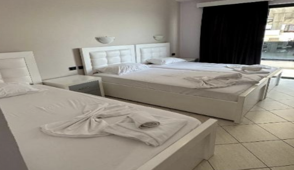 Deluxe Triple Room, Kompleksi Joni 3*