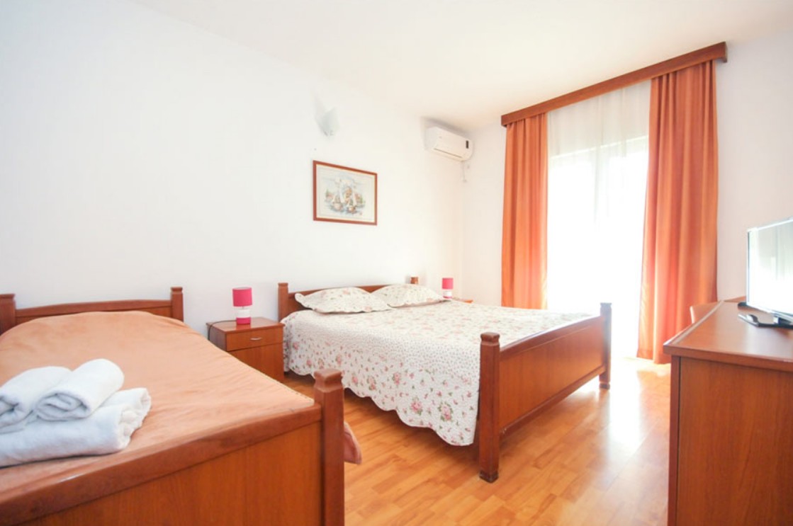 DBL+extra bed, Velji Vinogradi 3*