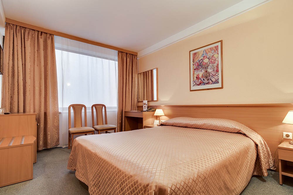 Премьер, Premier Hotel Lybid 3*