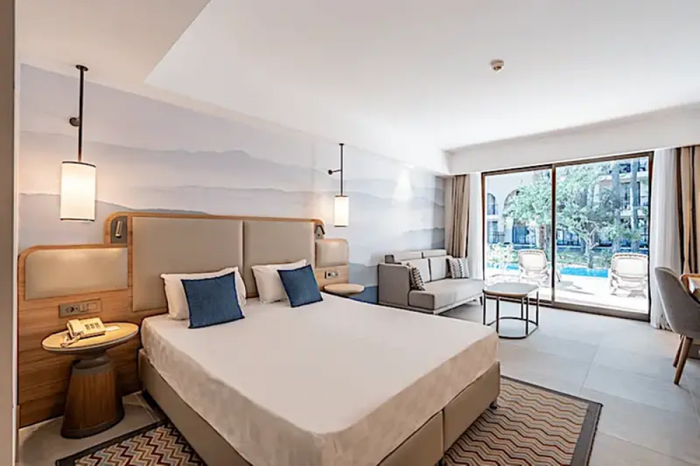 Swim Up Room, Champion Holiday Village 5*