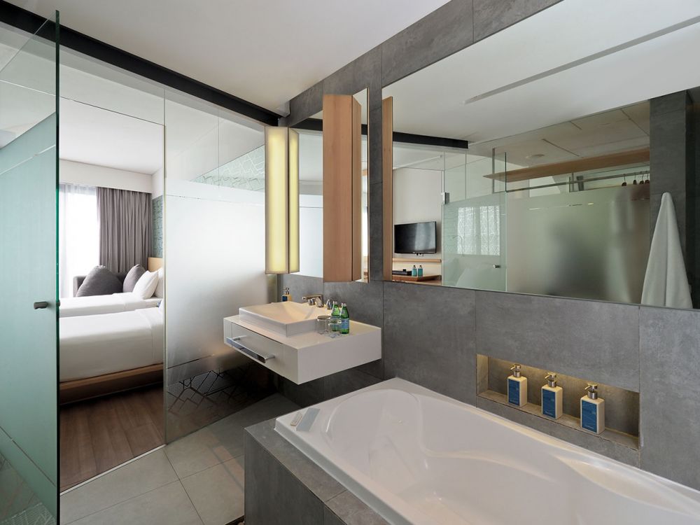 Deluxe Jacuzzi, IZE Seminyak 4*